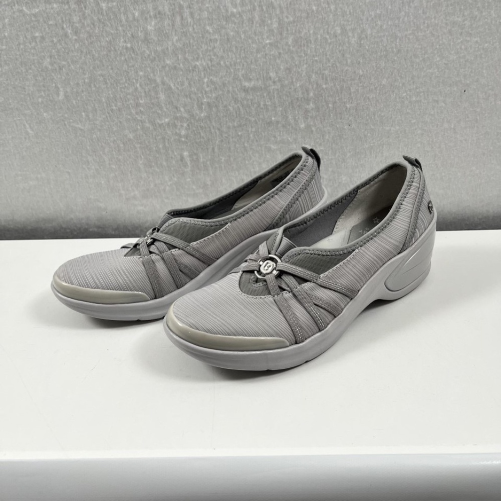 NWOB BZees Womens Melody Comfort Slip On Wedge Silver Size 9.5M Cloud Technology